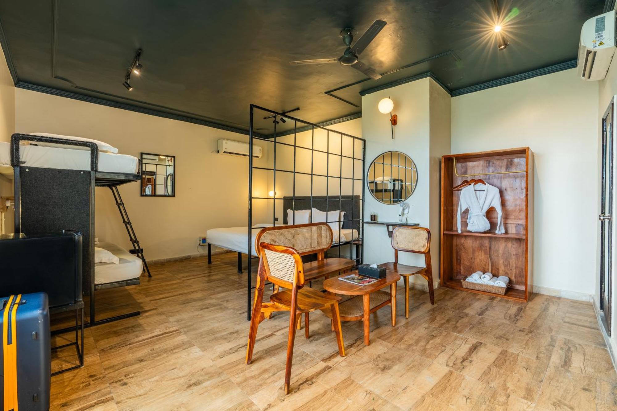 Minimalist One Hauz Khas Village New Delhi Exterior photo