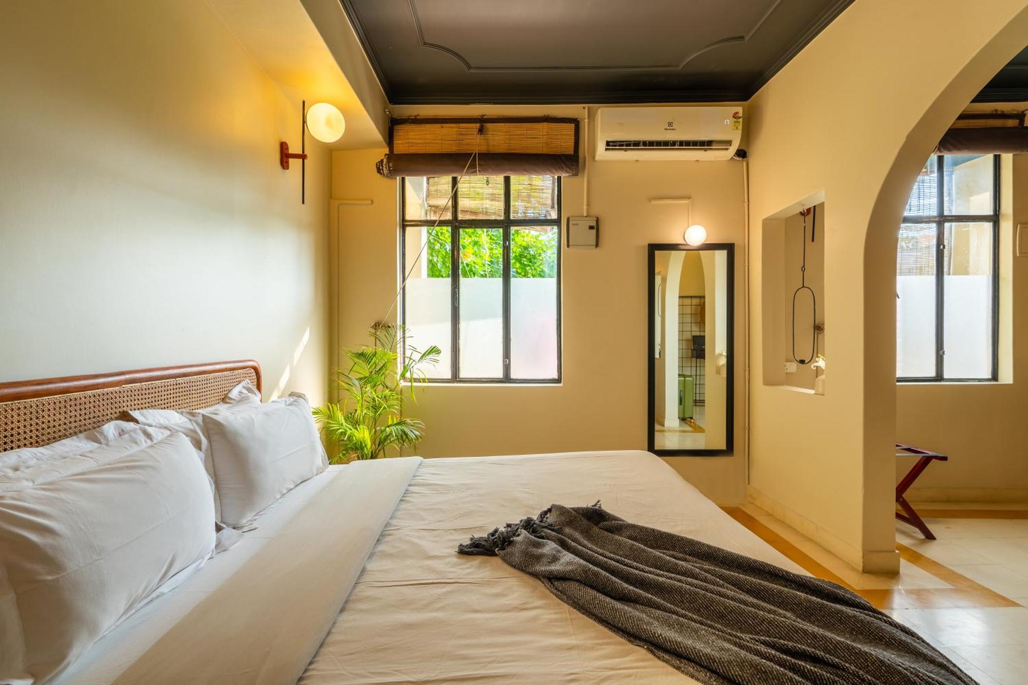 Minimalist One Hauz Khas Village New Delhi Exterior photo