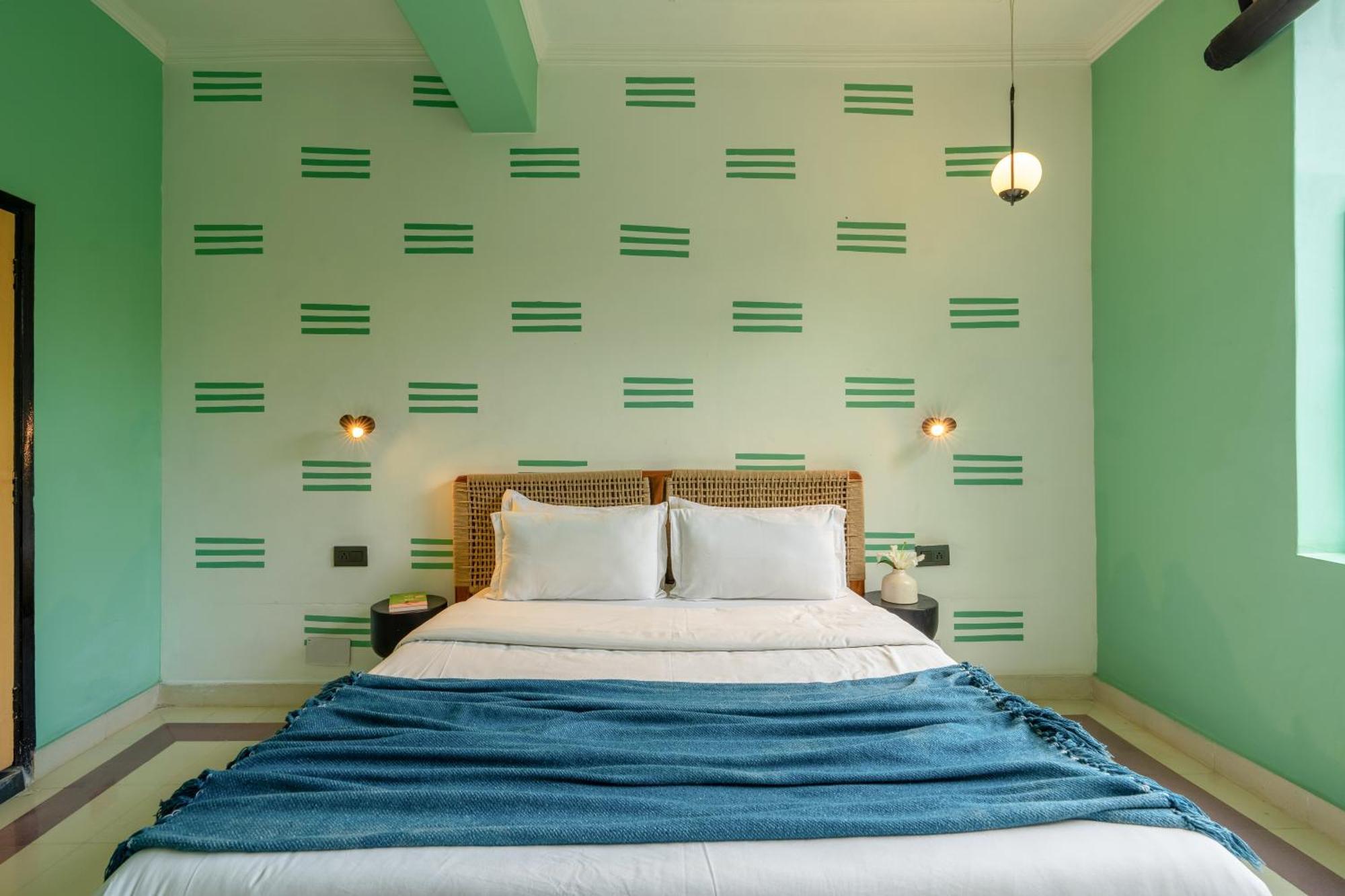 Minimalist One Hauz Khas Village New Delhi Exterior photo