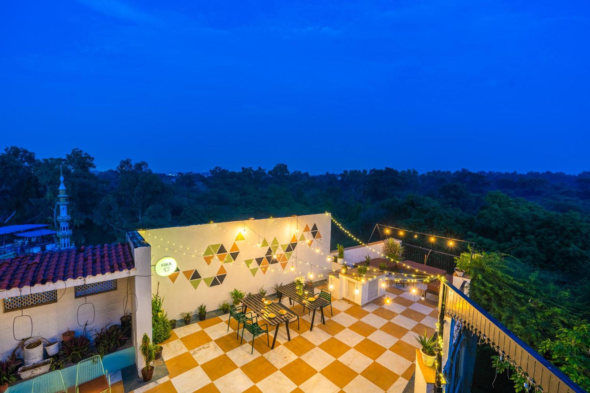 Minimalist One Hauz Khas Village New Delhi Exterior photo