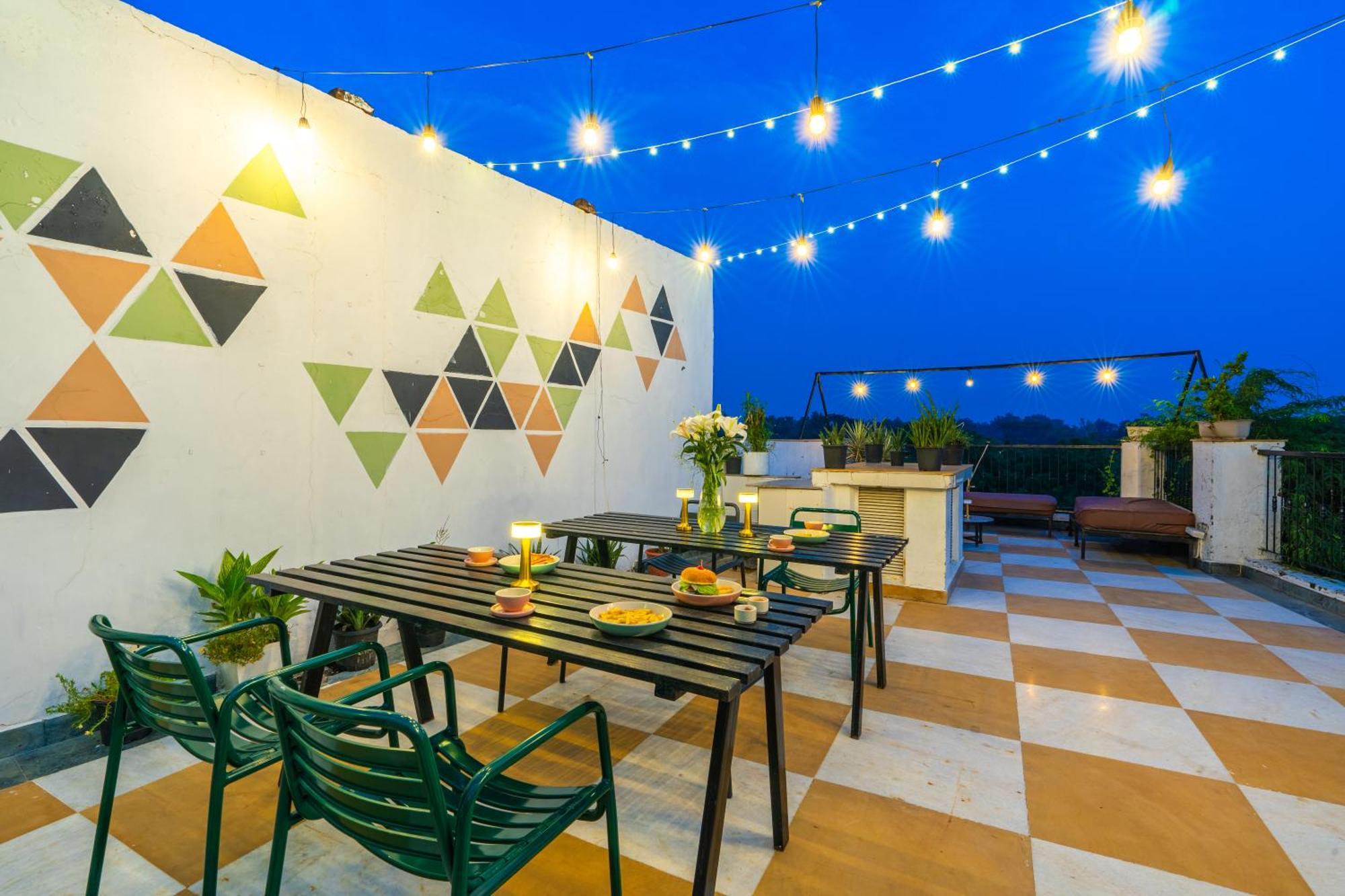 Minimalist One Hauz Khas Village New Delhi Exterior photo