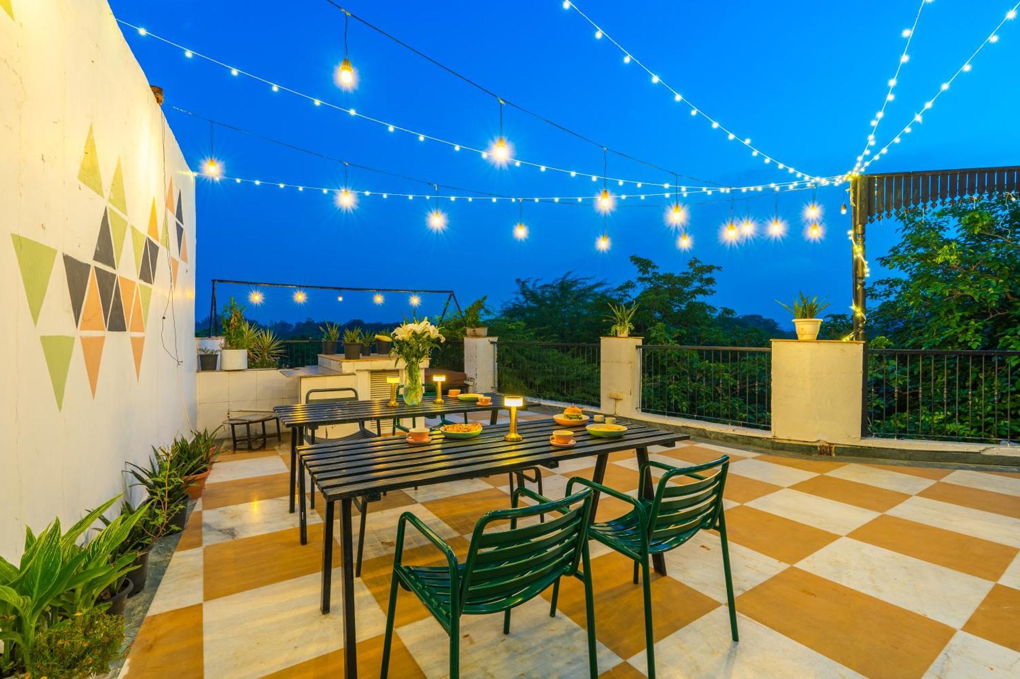 Minimalist One Hauz Khas Village New Delhi Exterior photo