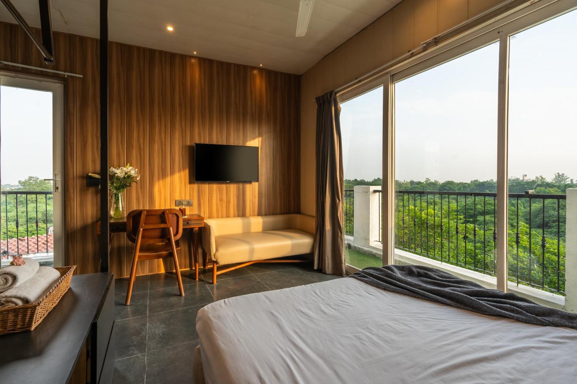 Minimalist One Hauz Khas Village New Delhi Exterior photo