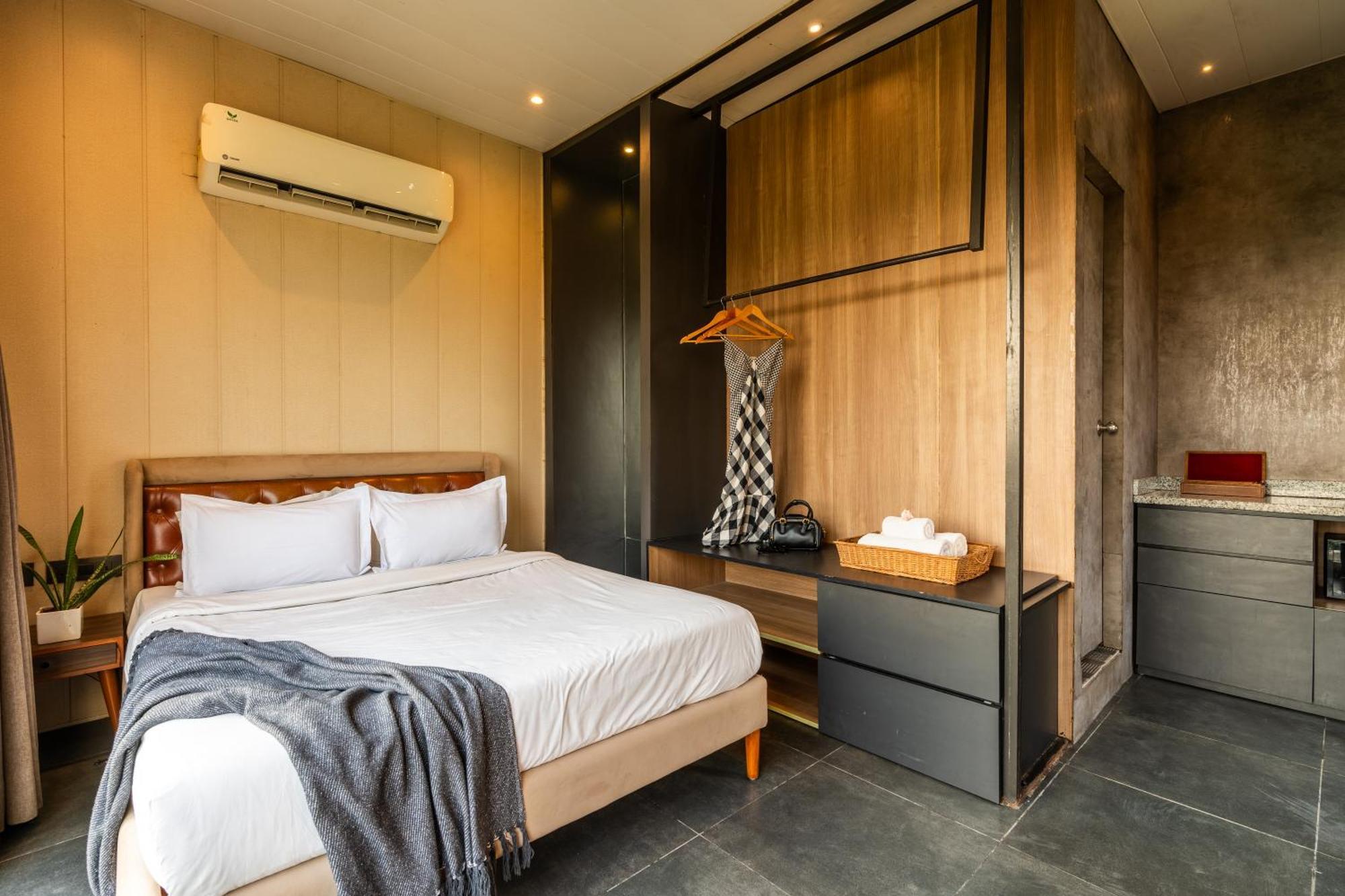 Minimalist One Hauz Khas Village New Delhi Exterior photo