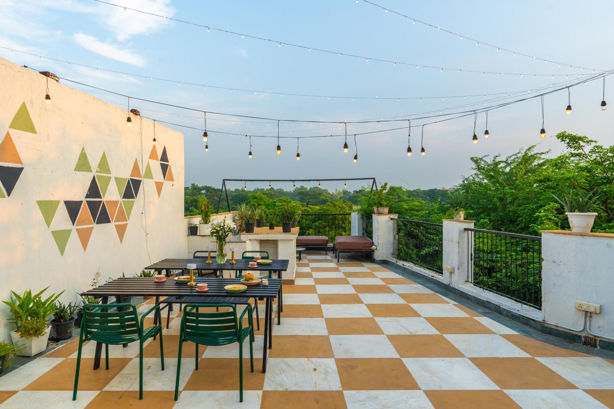 Minimalist One Hauz Khas Village New Delhi Exterior photo