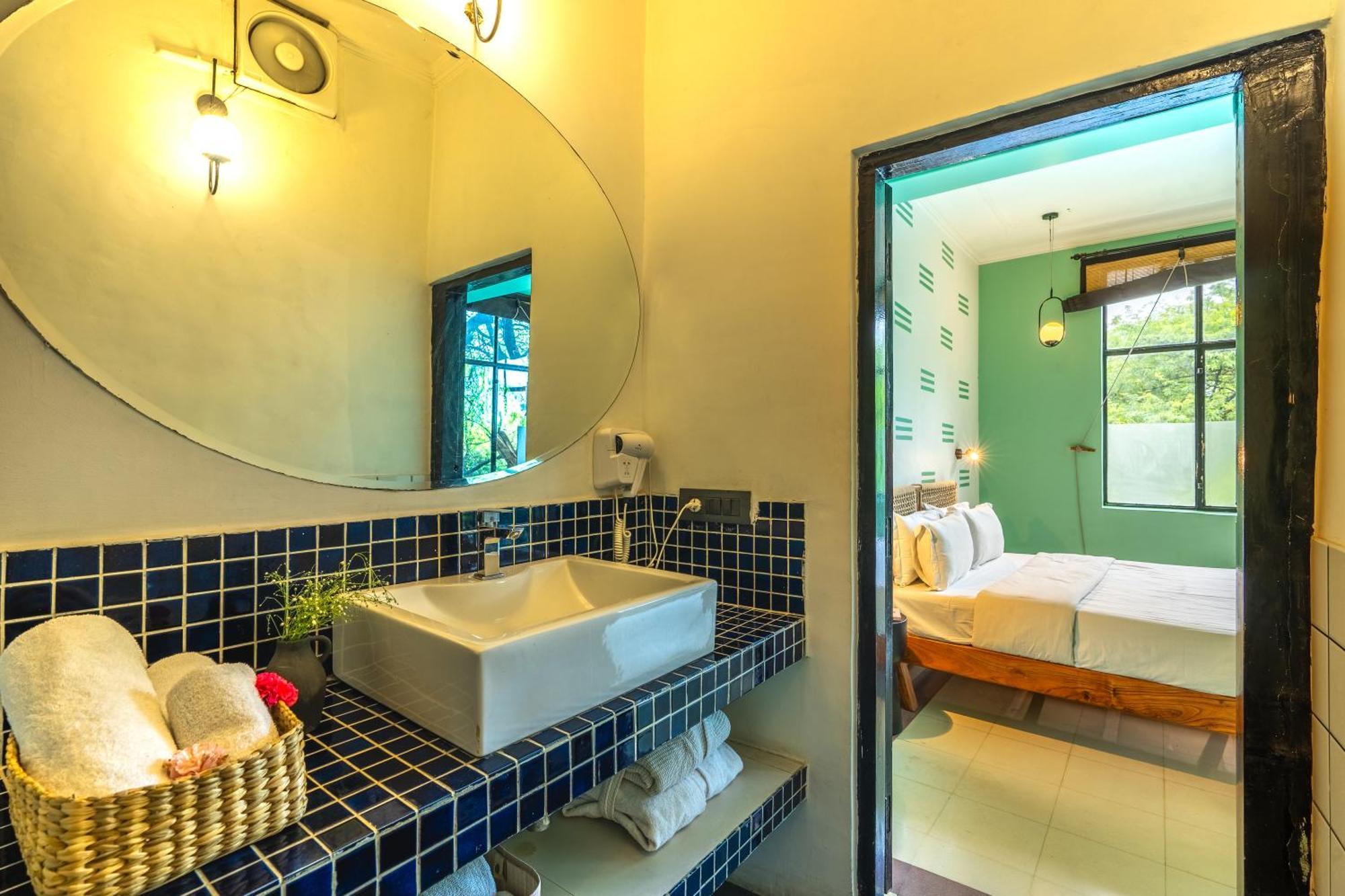 Minimalist One Hauz Khas Village New Delhi Exterior photo