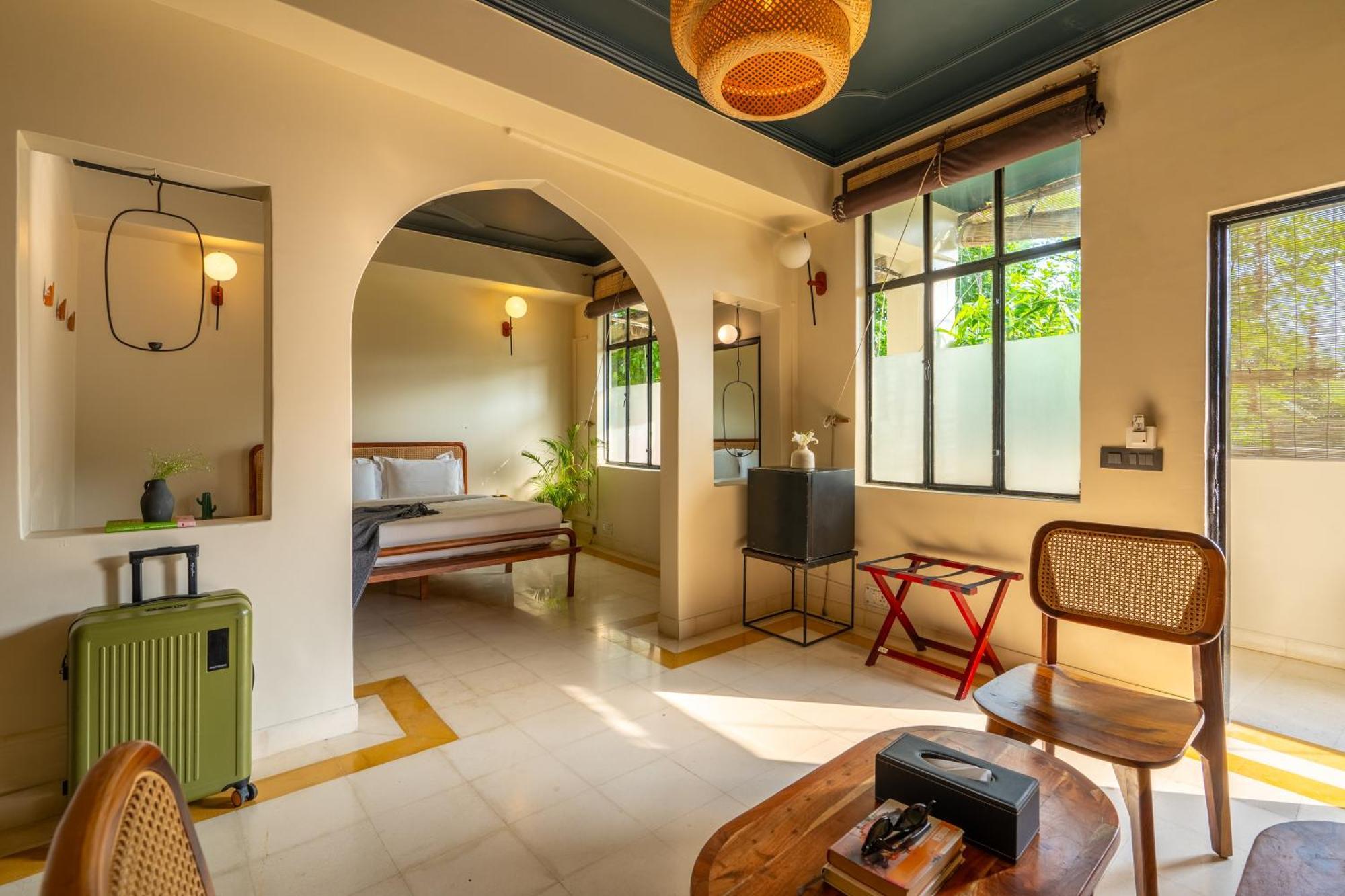 Minimalist One Hauz Khas Village New Delhi Exterior photo
