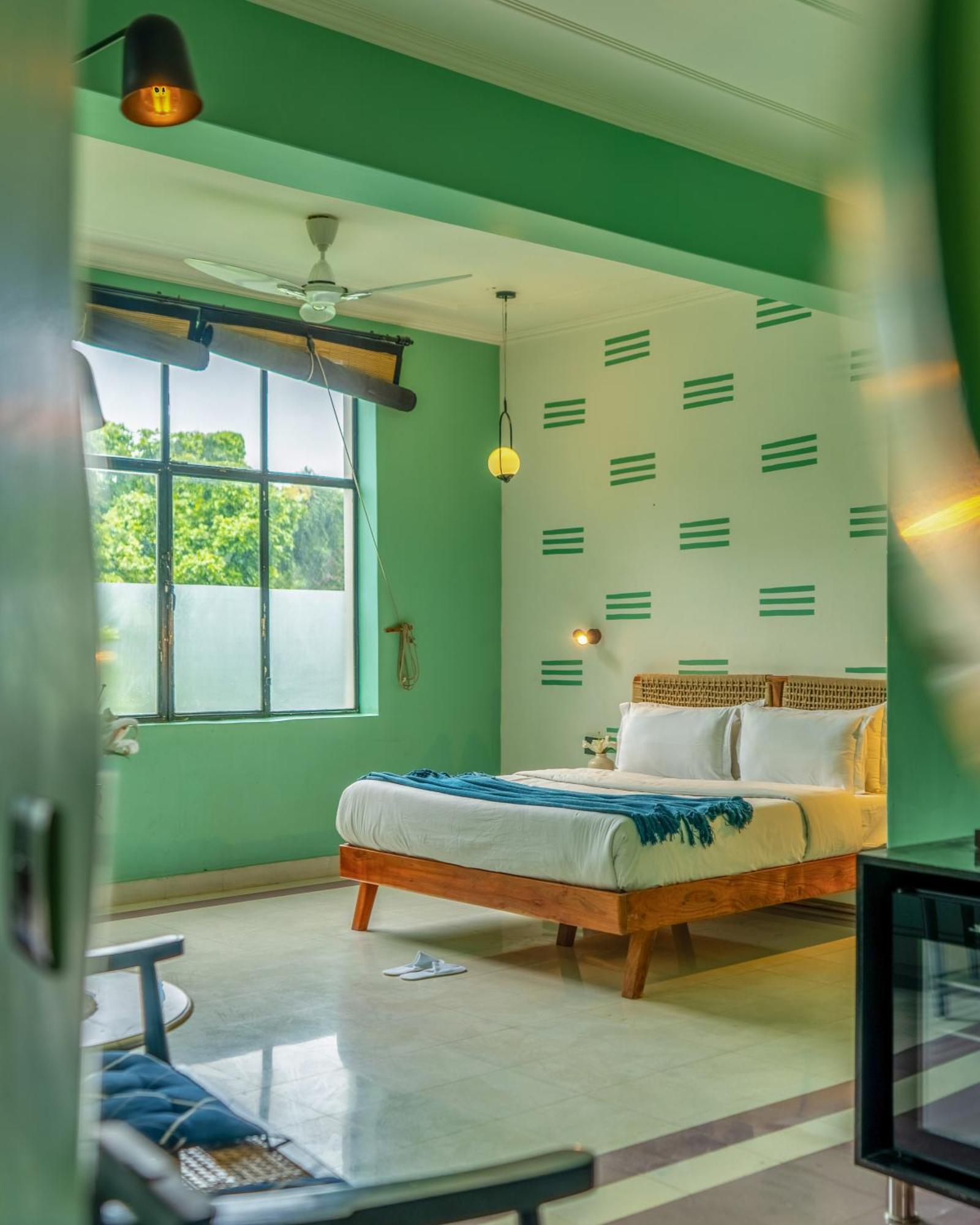 Minimalist One Hauz Khas Village New Delhi Exterior photo