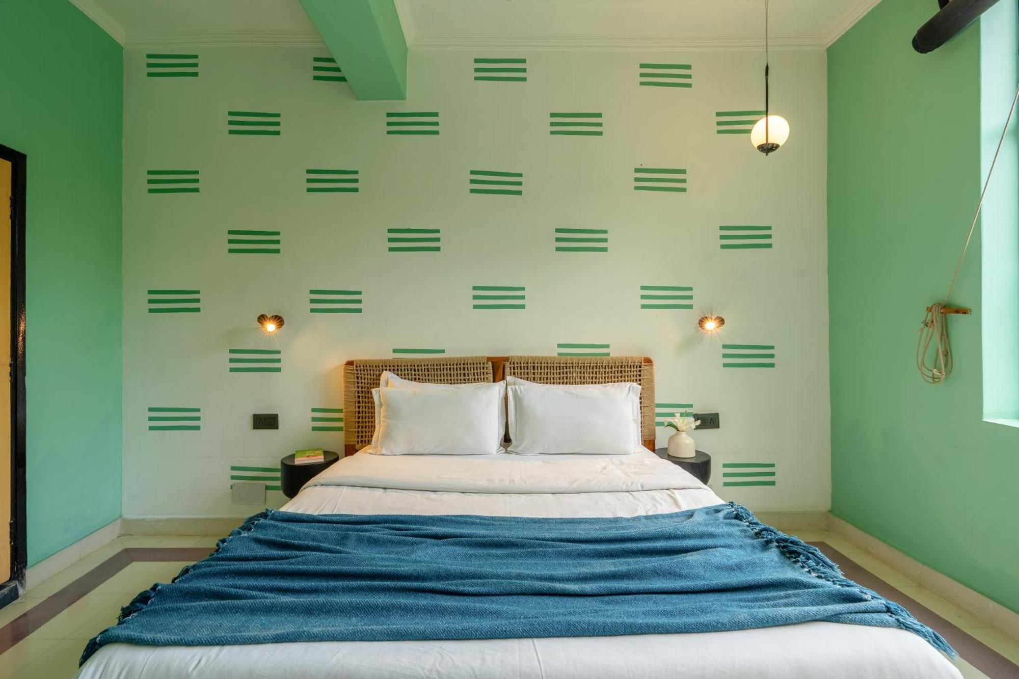 Minimalist One Hauz Khas Village New Delhi Exterior photo