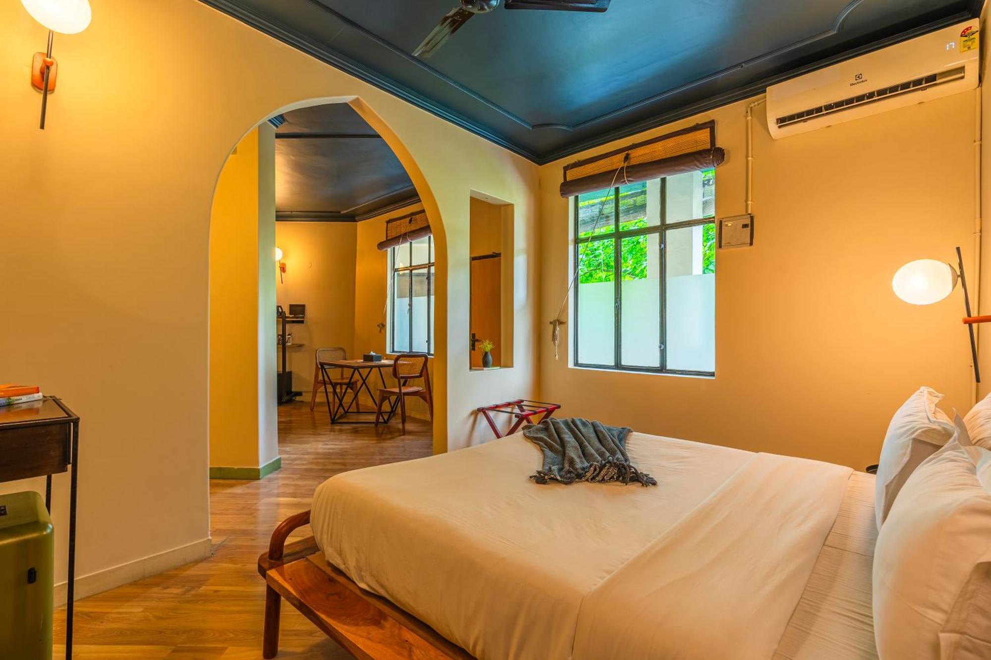 Minimalist One Hauz Khas Village New Delhi Exterior photo
